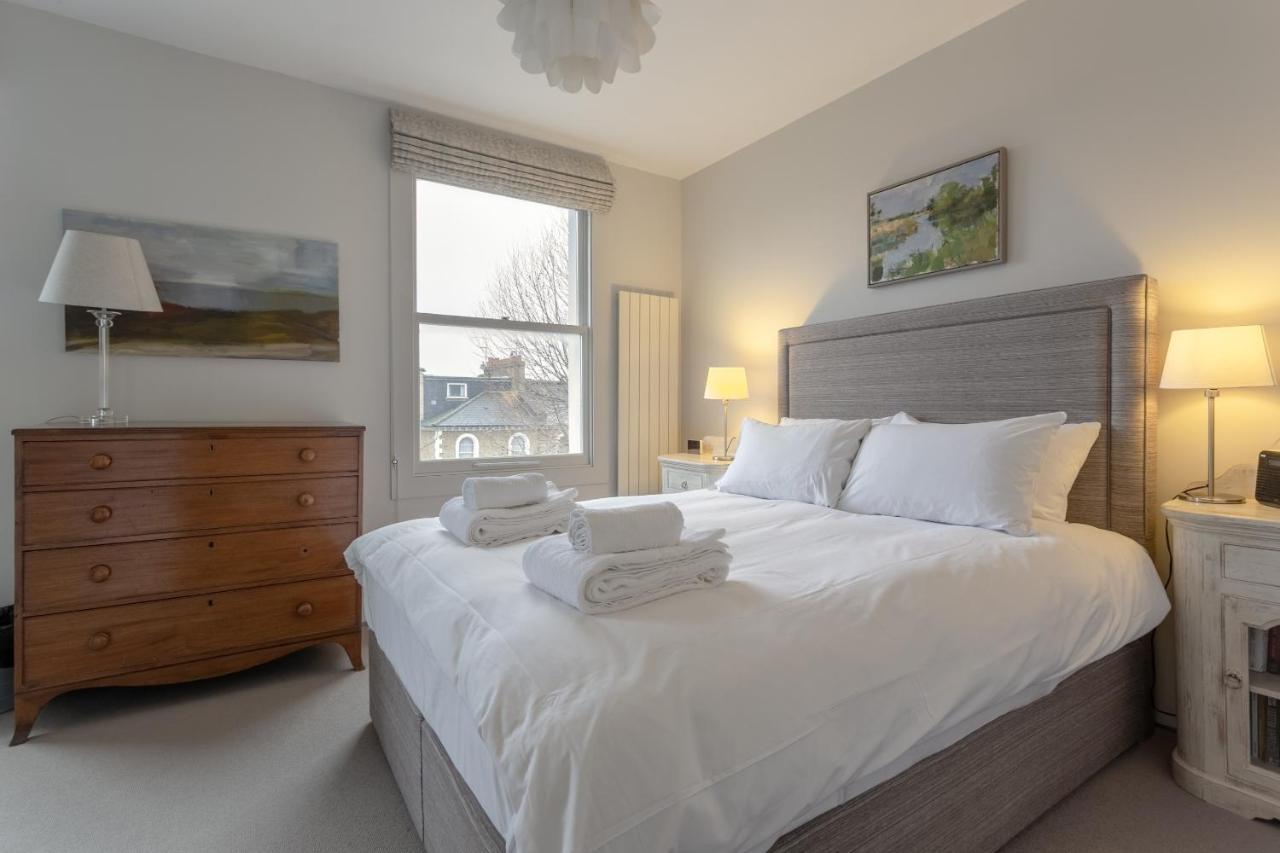 2 Bedroom Apartment Hammersmith Grove Sleeps 4 London Bagian luar foto