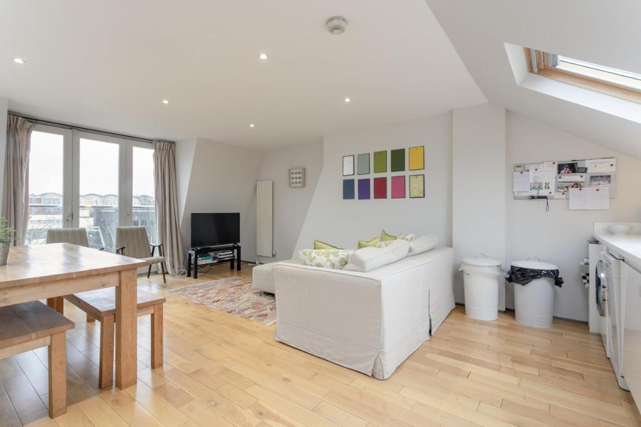 2 Bedroom Apartment Hammersmith Grove Sleeps 4 London Bagian luar foto
