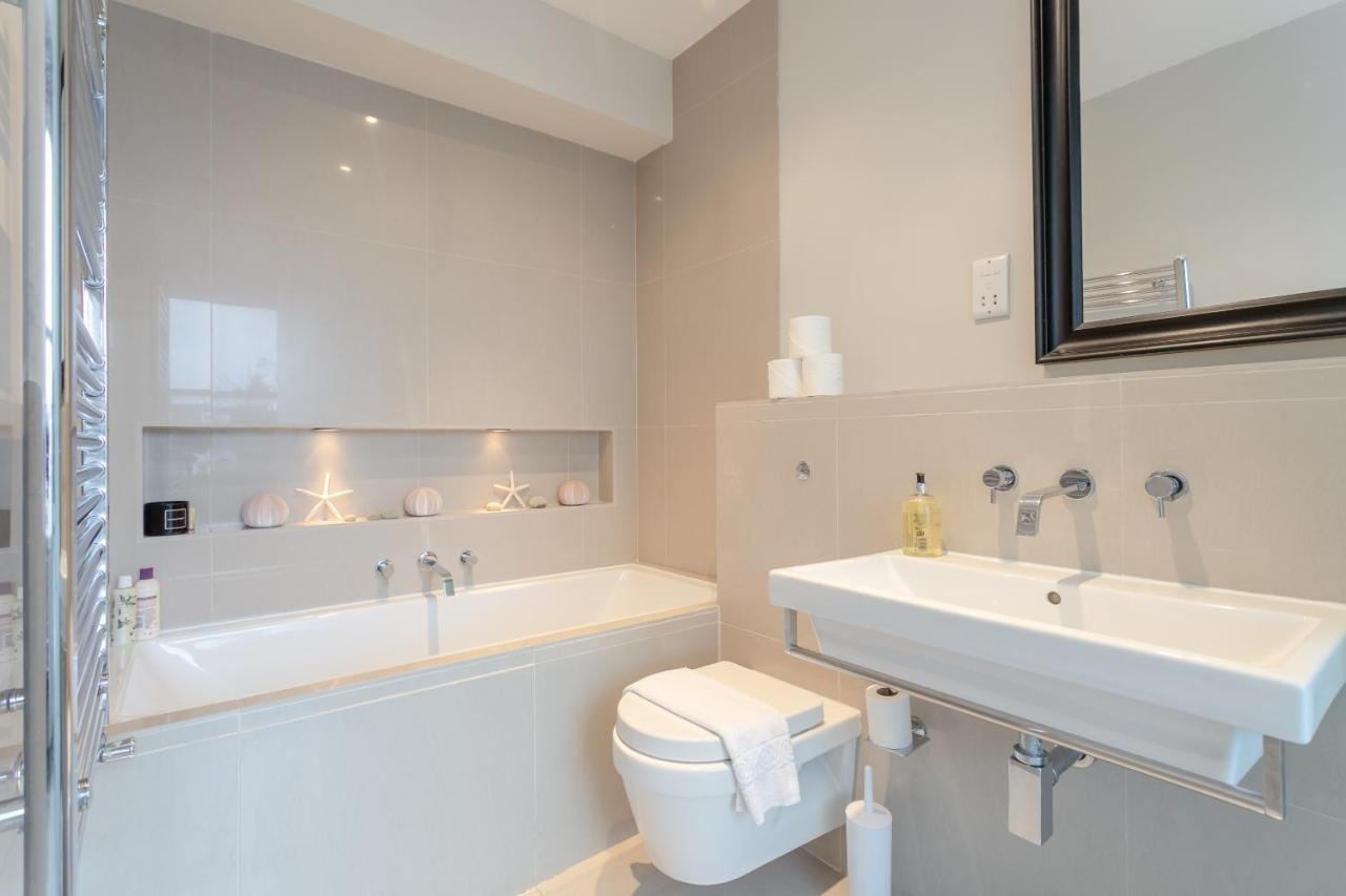 2 Bedroom Apartment Hammersmith Grove Sleeps 4 London Bagian luar foto