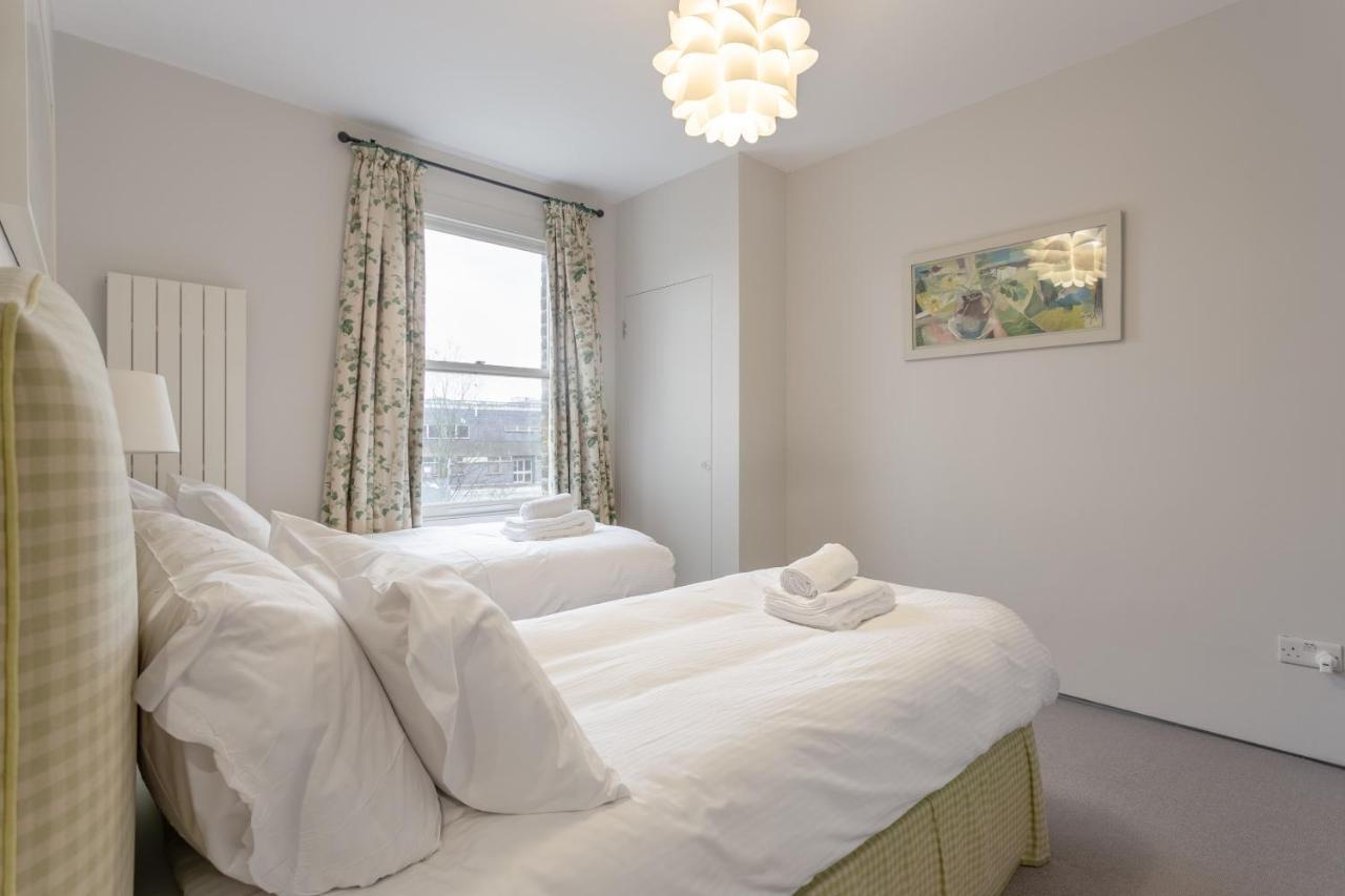 2 Bedroom Apartment Hammersmith Grove Sleeps 4 London Bagian luar foto