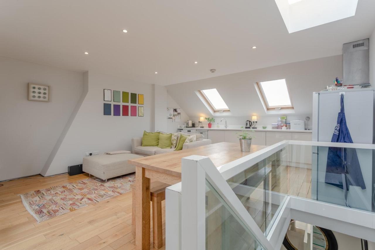 2 Bedroom Apartment Hammersmith Grove Sleeps 4 London Bagian luar foto