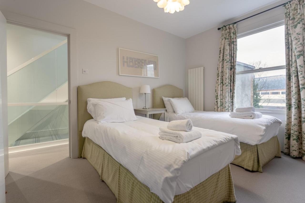 2 Bedroom Apartment Hammersmith Grove Sleeps 4 London Bagian luar foto