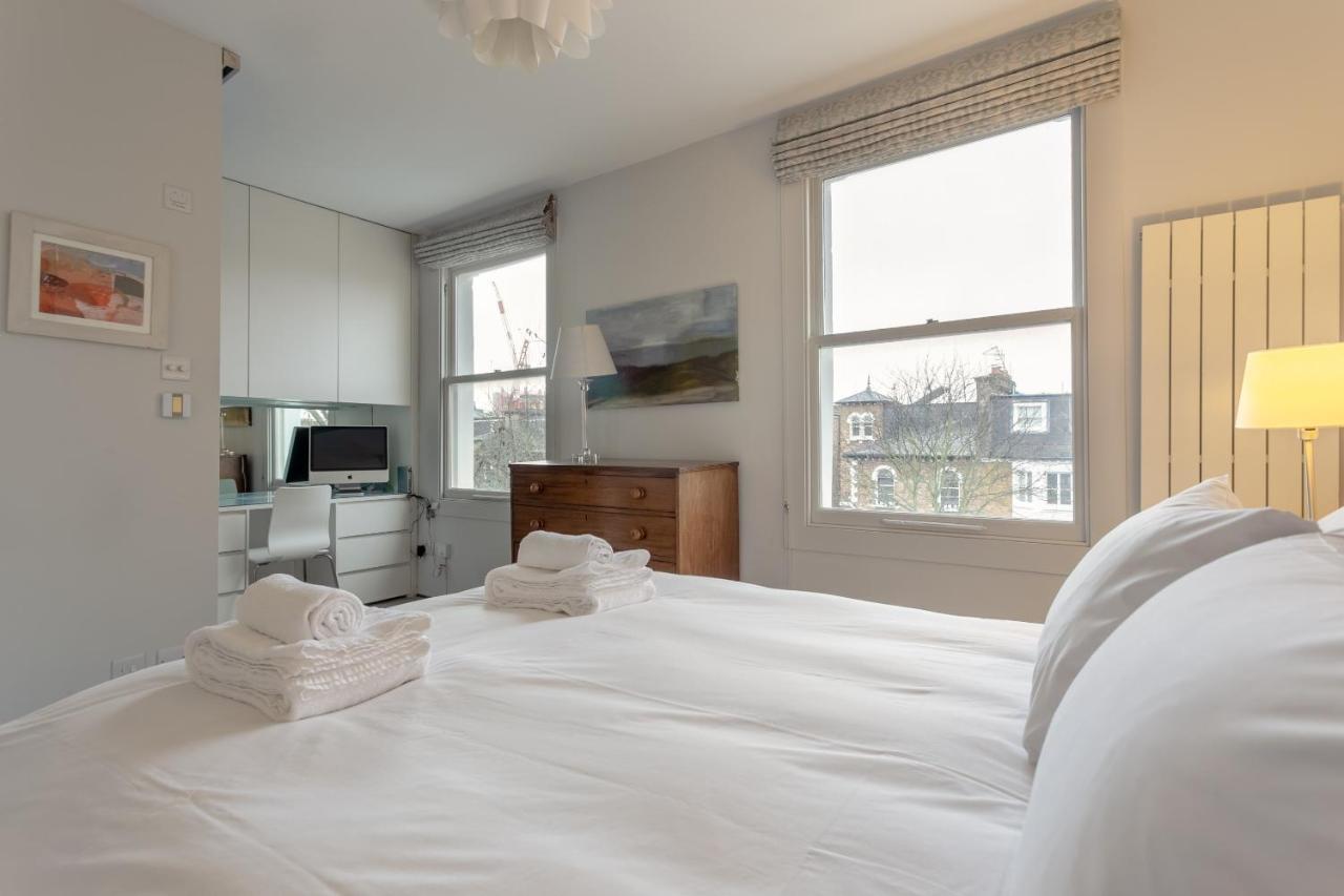 2 Bedroom Apartment Hammersmith Grove Sleeps 4 London Bagian luar foto
