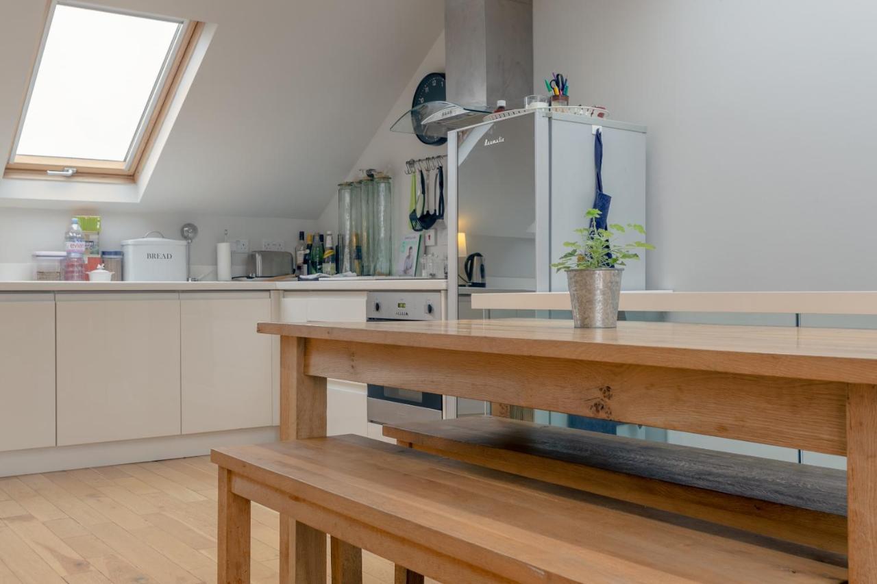 2 Bedroom Apartment Hammersmith Grove Sleeps 4 London Bagian luar foto